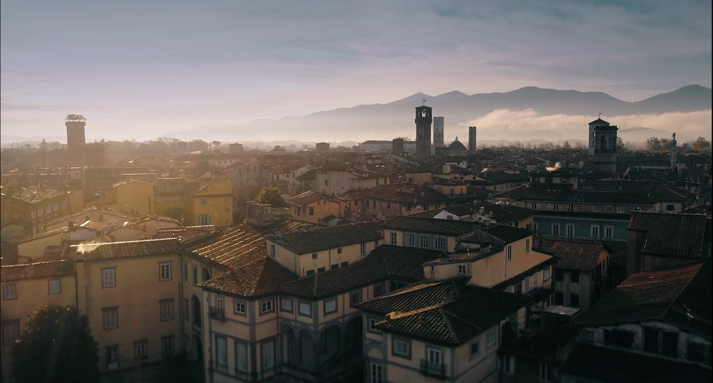 Panorama al tramonto della città di Lucca